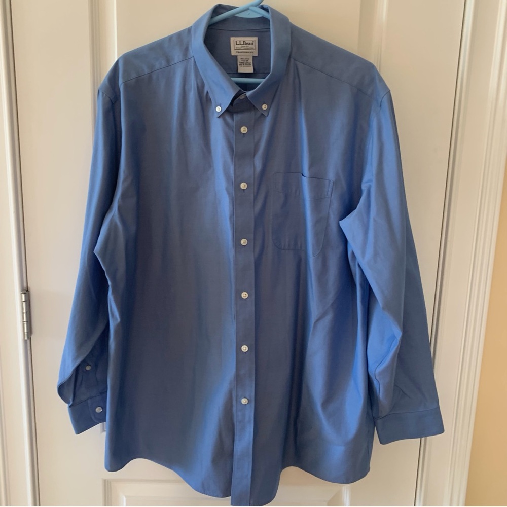 L.L. Bean Men's Button-Down Dress Shirt in Medium Blue